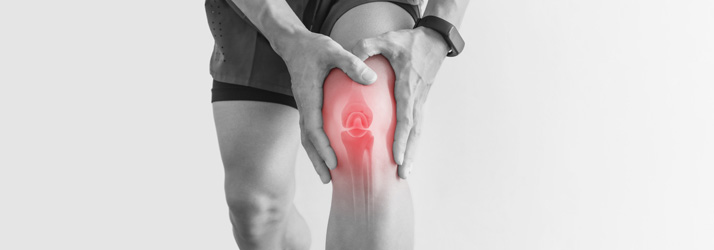 Chiropractic Thousand Oaks CA Knee Pain Black and White